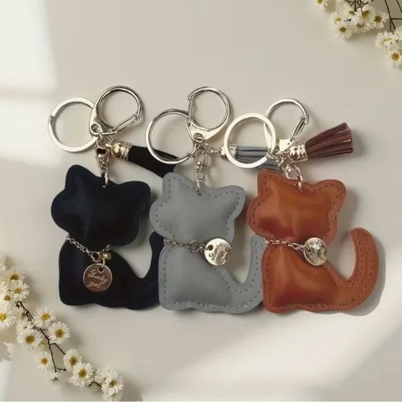 New Cat-Shaped Leather Keychain With Gold Accents - Picture 2 of 4